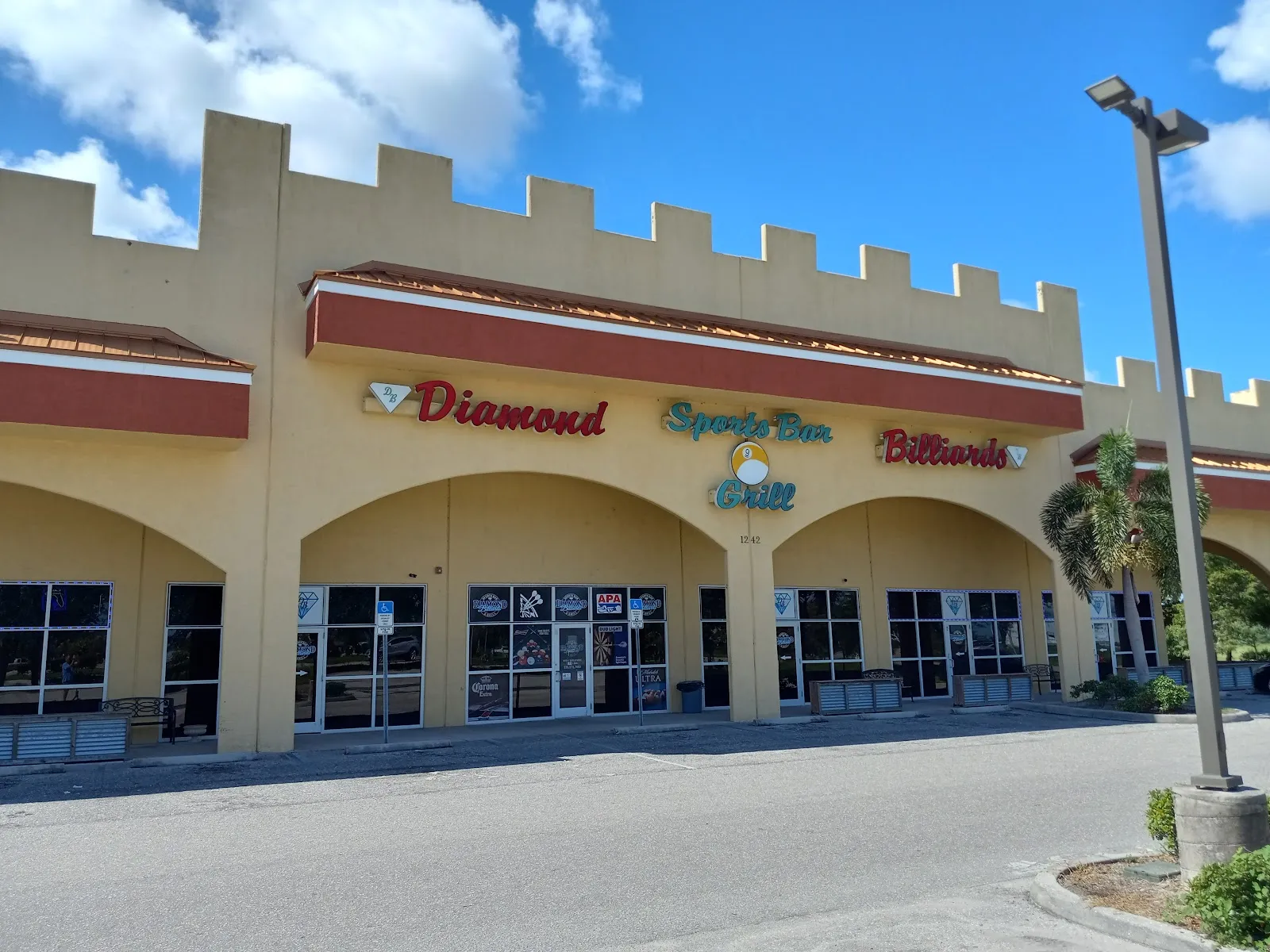Diamond Billiards Sports Bar & Grill logo