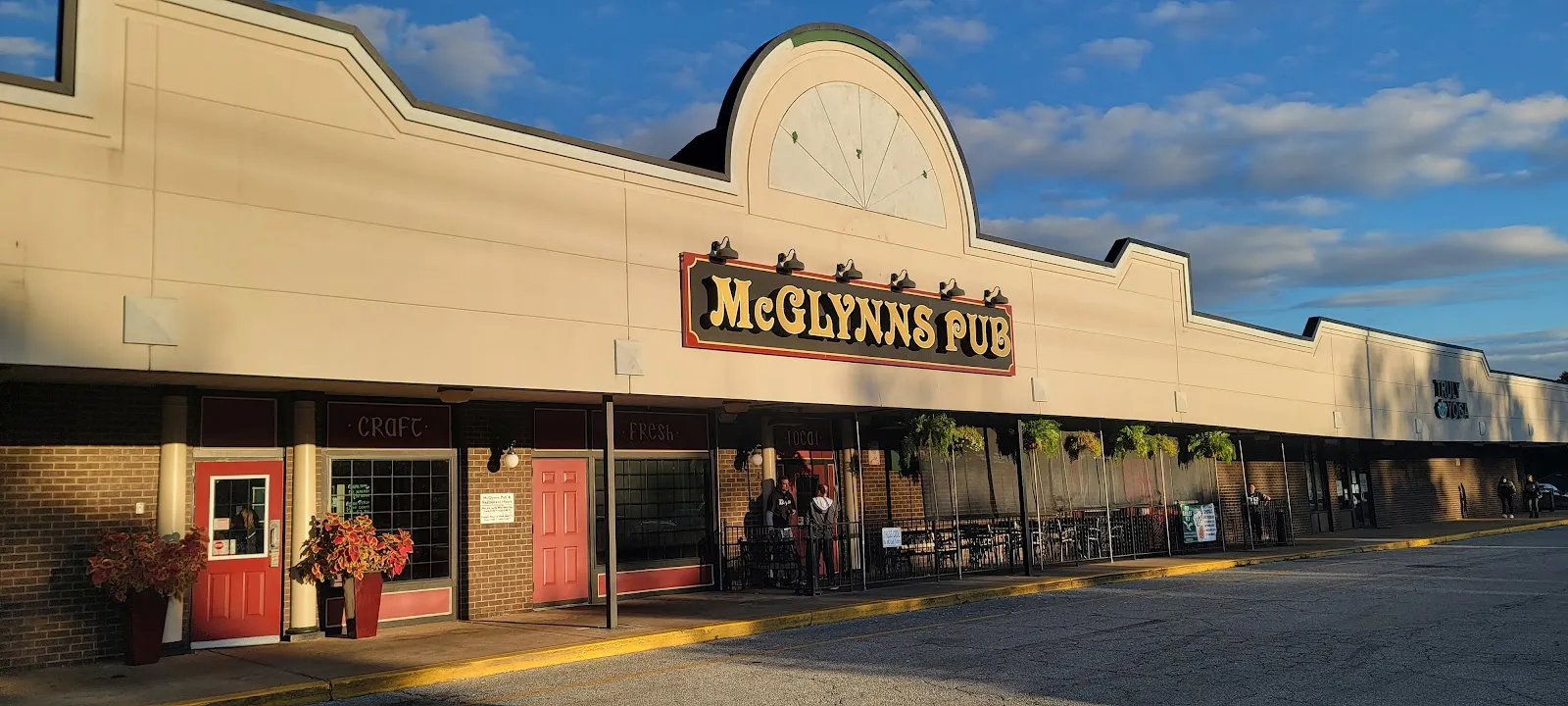 McGlynn's Pub - Image 4