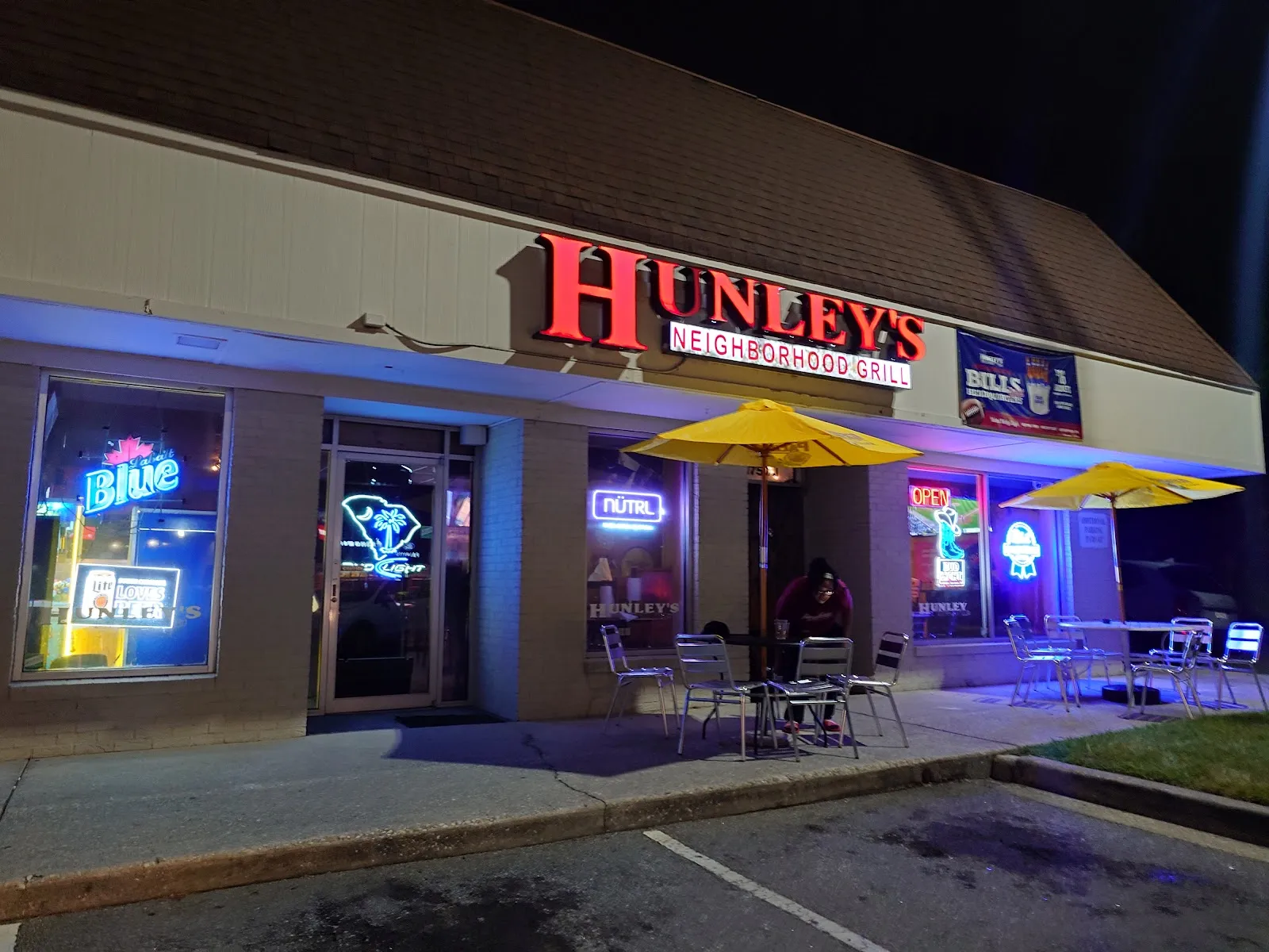 Hunley's Neighborhood Grill - Image 4