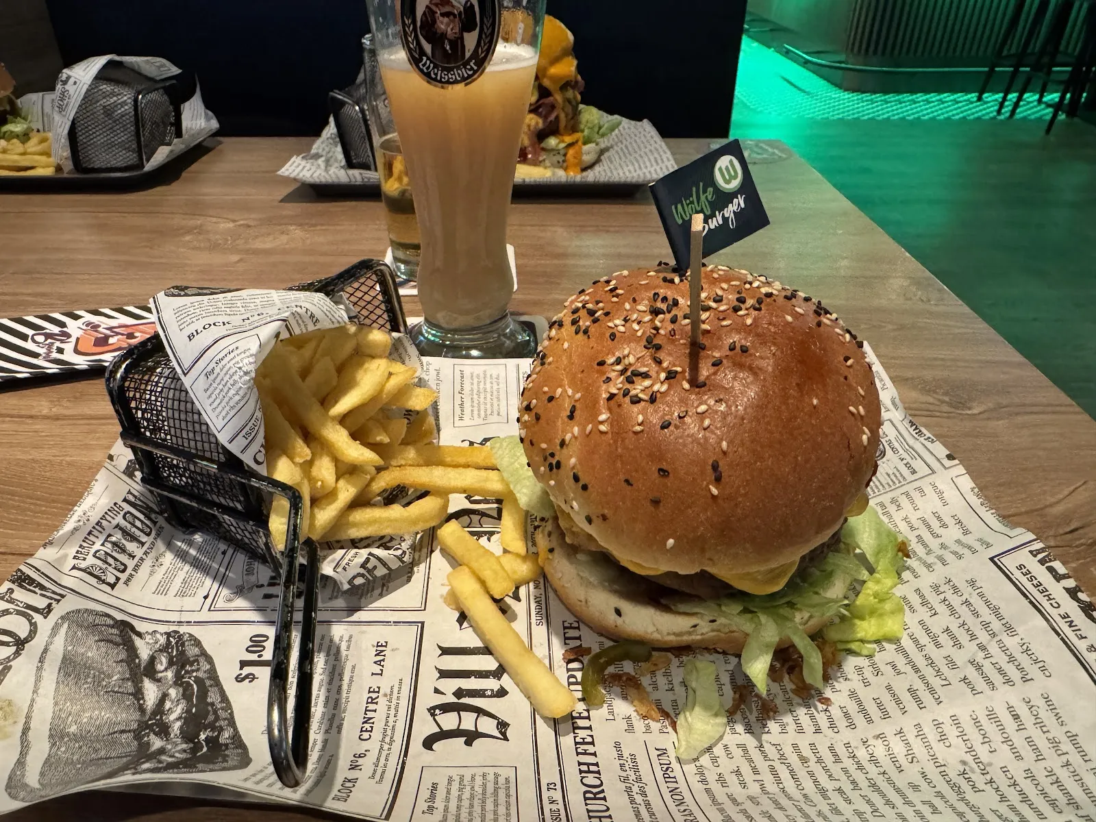 B'moovd Sportsbar & Bowling - Image 3