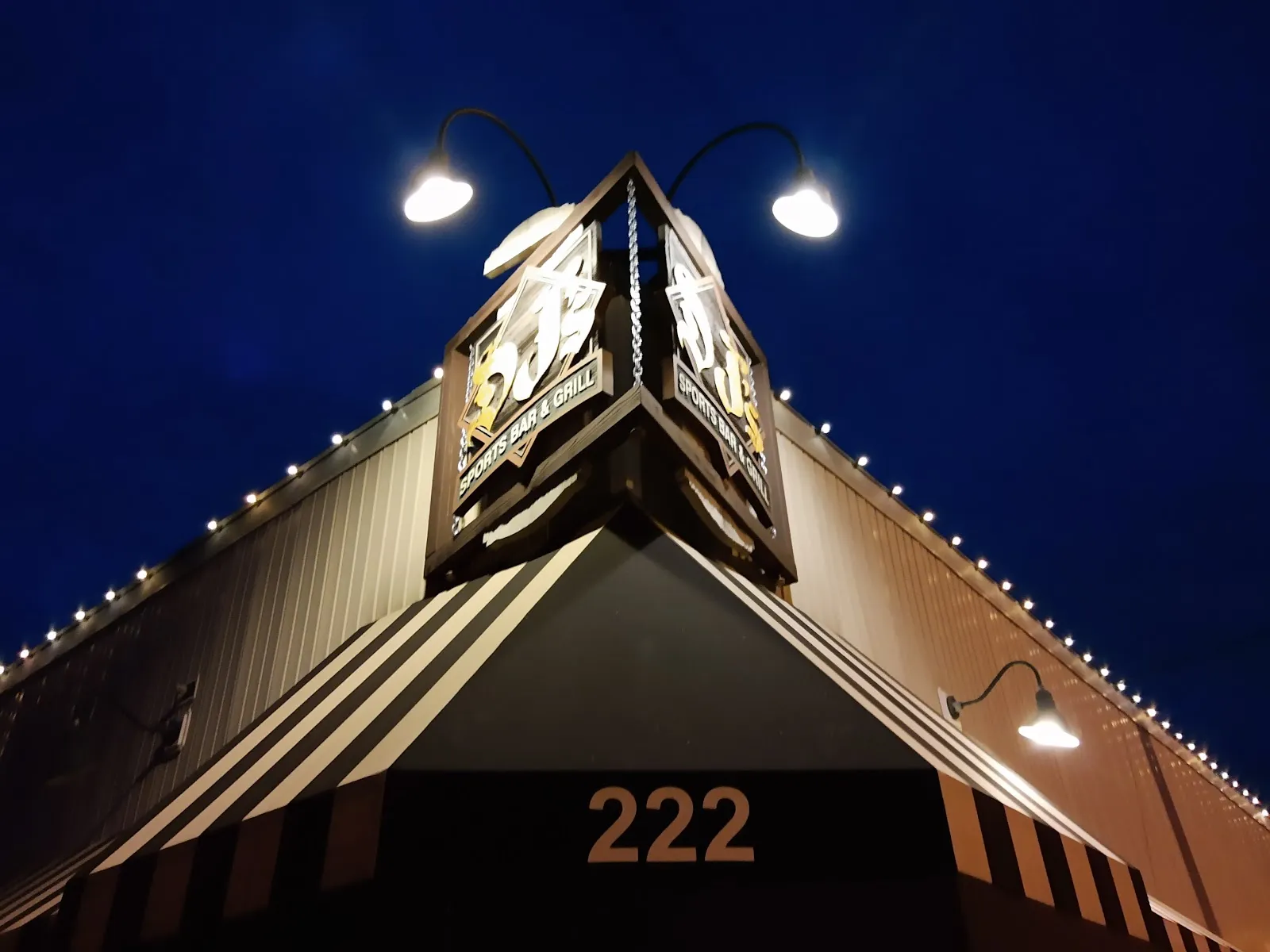 DJ's Sports Bar & Grill logo