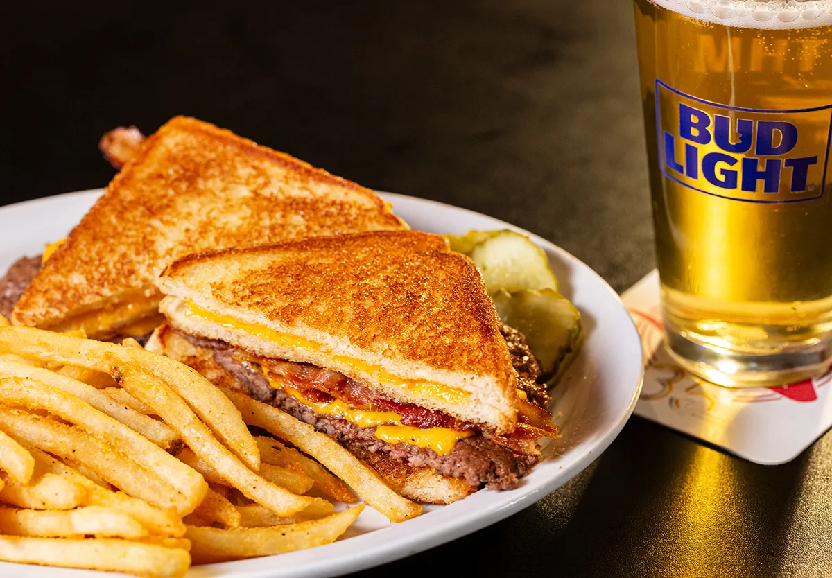 Hotshots Bar & Grill - Image 3