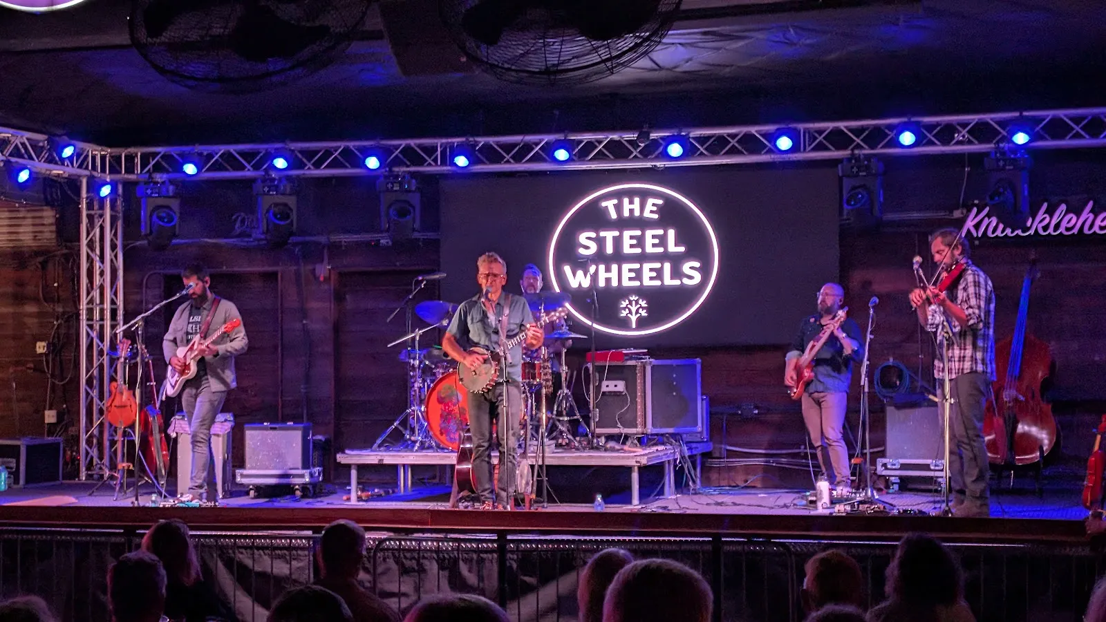 Knuckleheads Bar & Grille