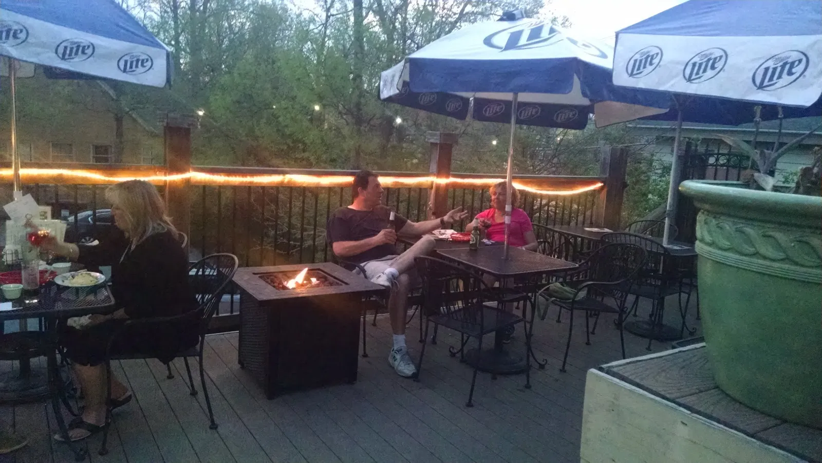 Friendly Stop Bar & Grill - Image 3
