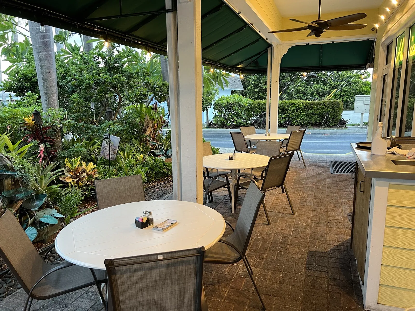 Hurricane Cafe - Image 3