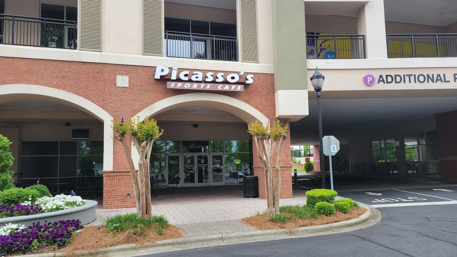 Picasso's Sports Cafe - Image 3