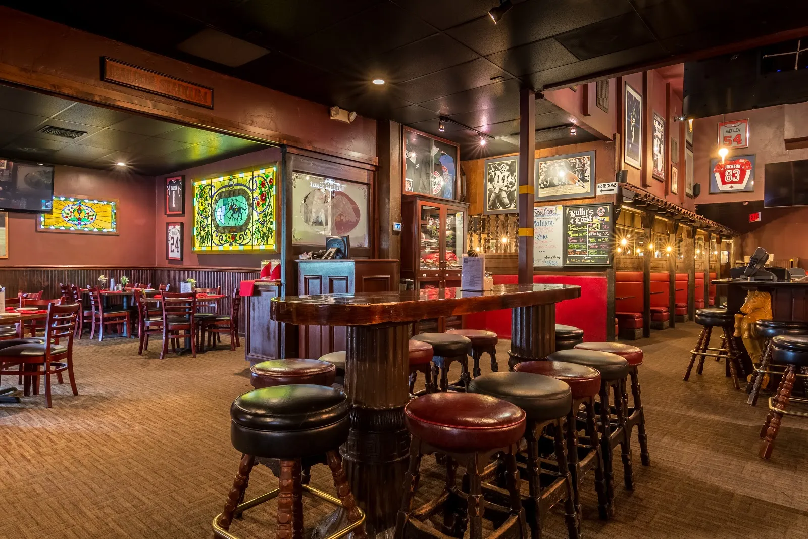 Bully's East Prime Bistro Sports Bar - Image 3
