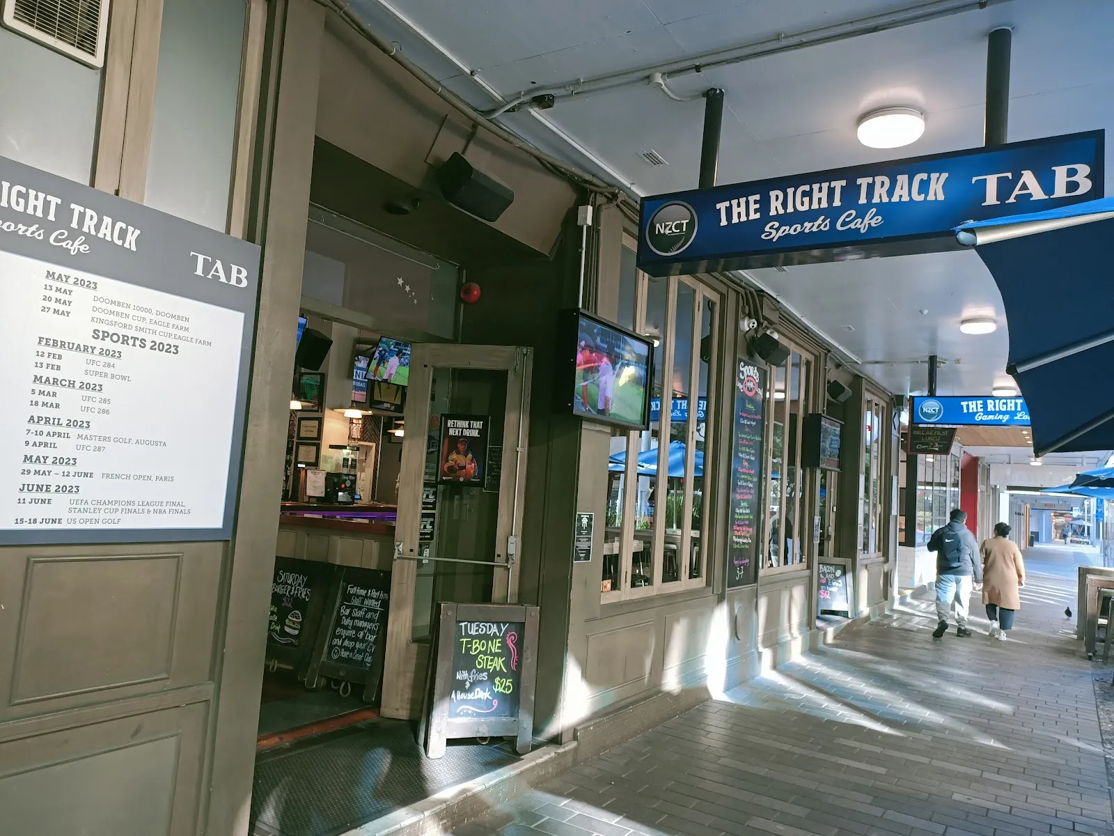 The Right Track Sports Cafe - Image 4