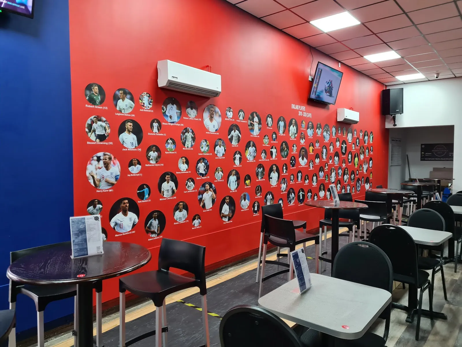 Supreme Sports Lounge - Image 2