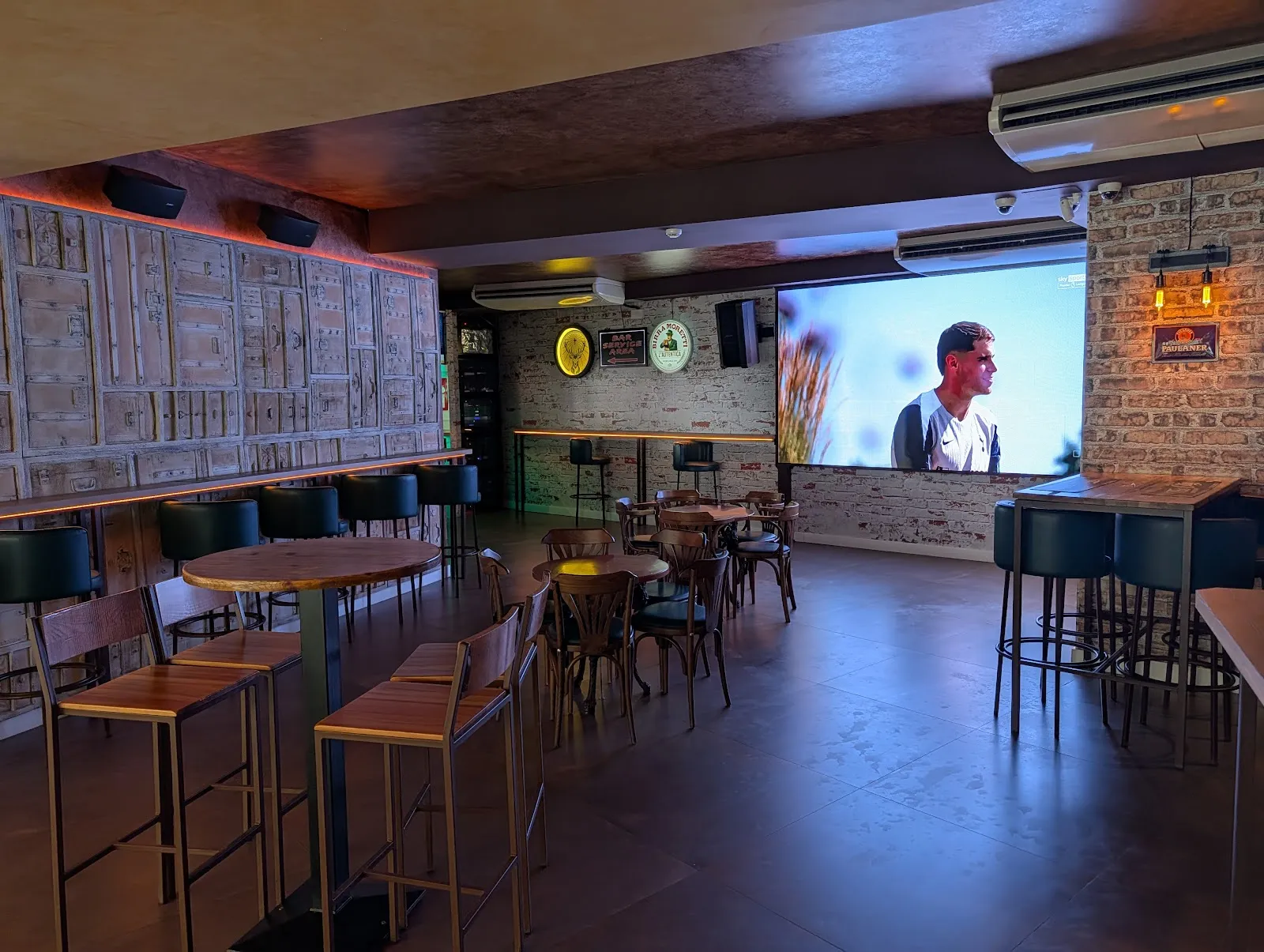 The City sports bar - Image 2