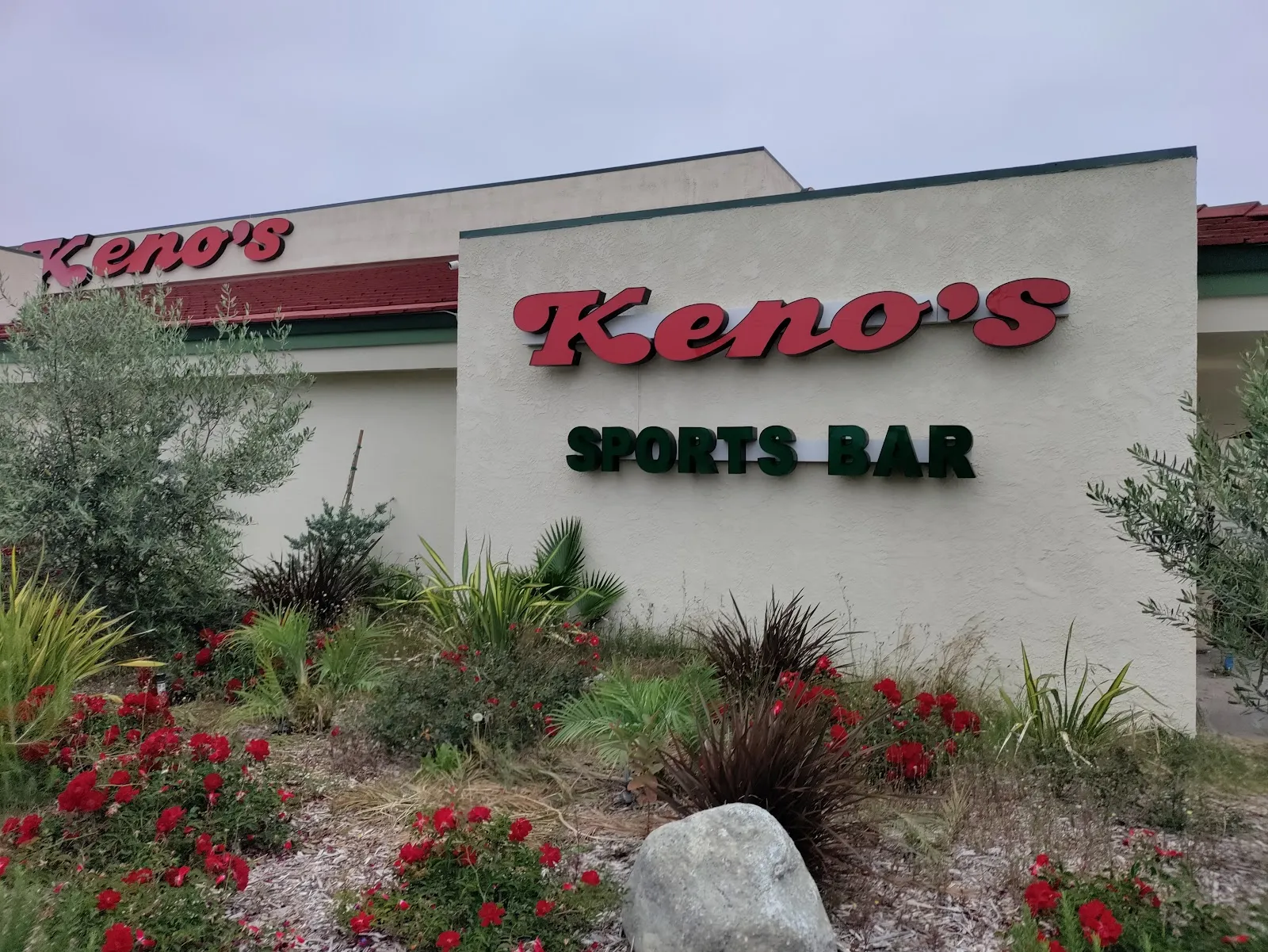 Keno's Sports Bar logo
