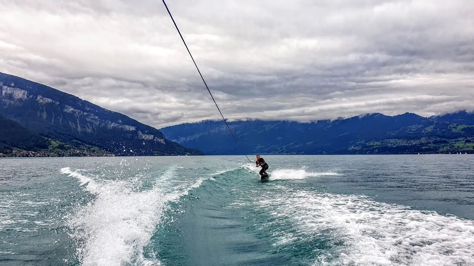 Wakehouse Gunten Thunersee / Wakeboard, Wakesurf, Wasserski, Stand Up Paddle - Image 3
