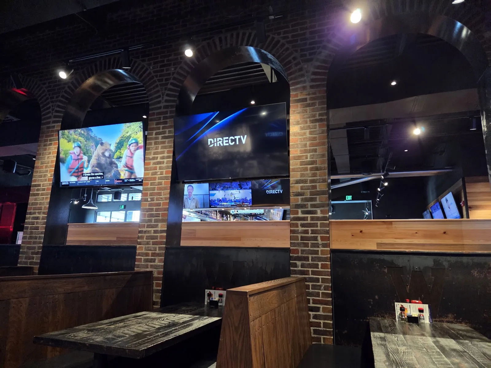 Walk-On's Sports Bistreaux - D'Iberville Restaurant - Image 2