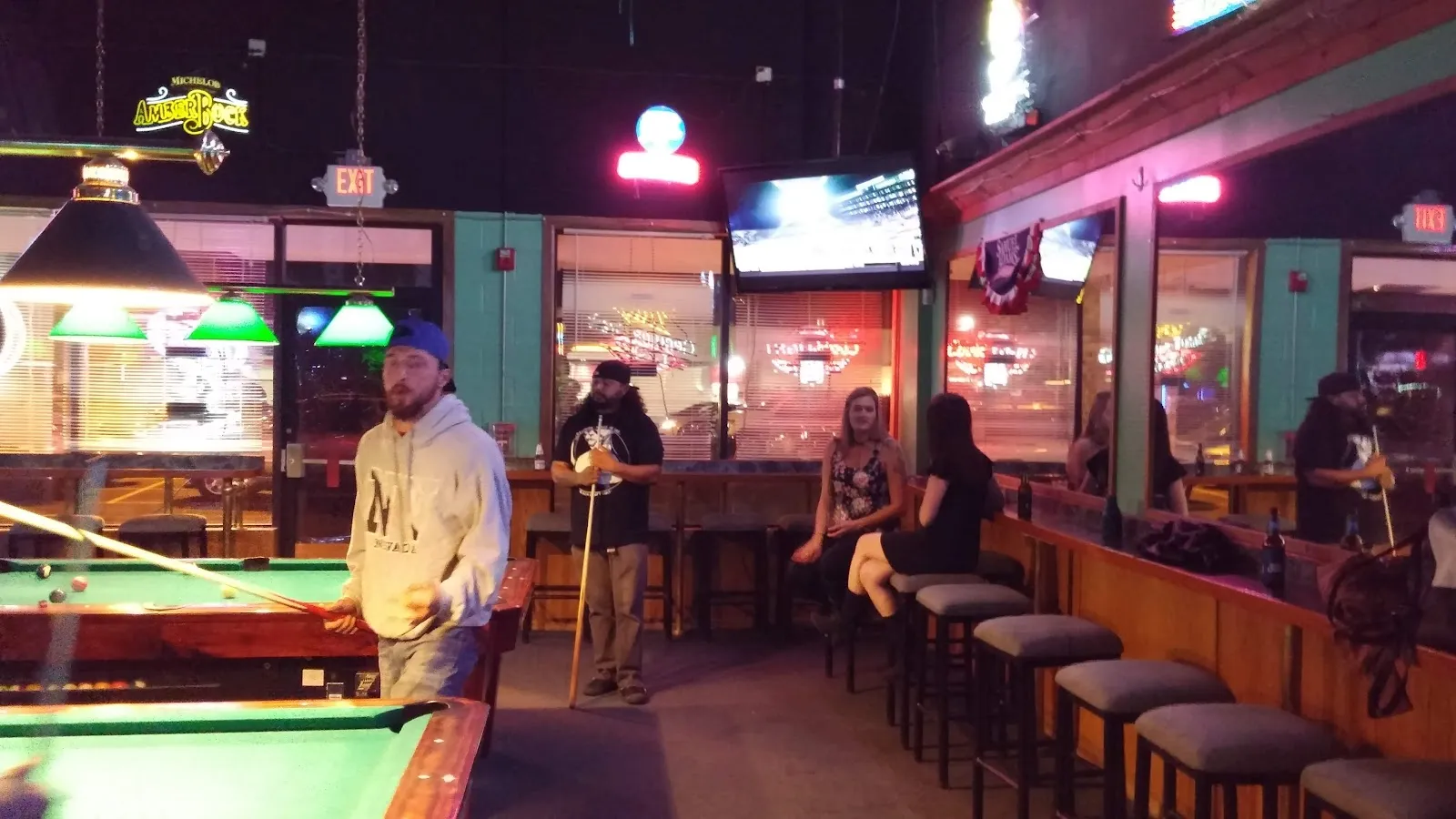 K V Hotshots Sports Bar - Image 2