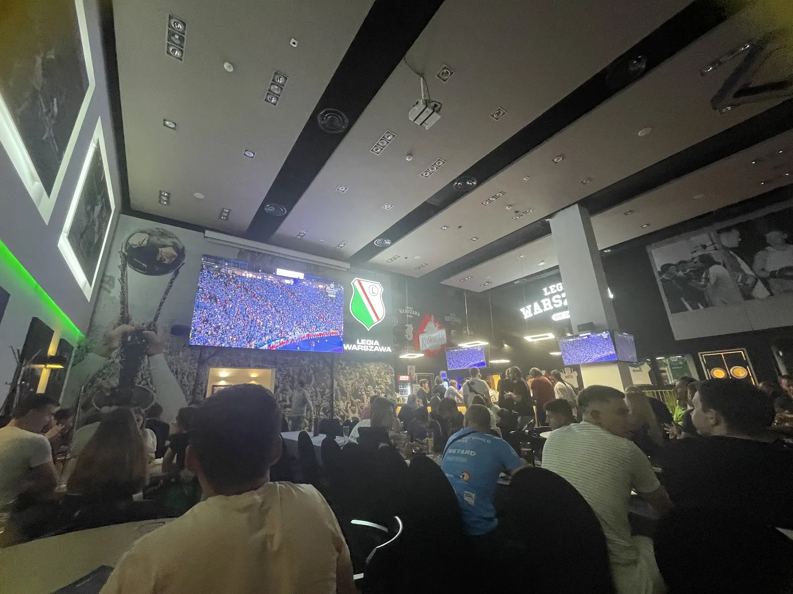 Legi Sports Bar - Image 3