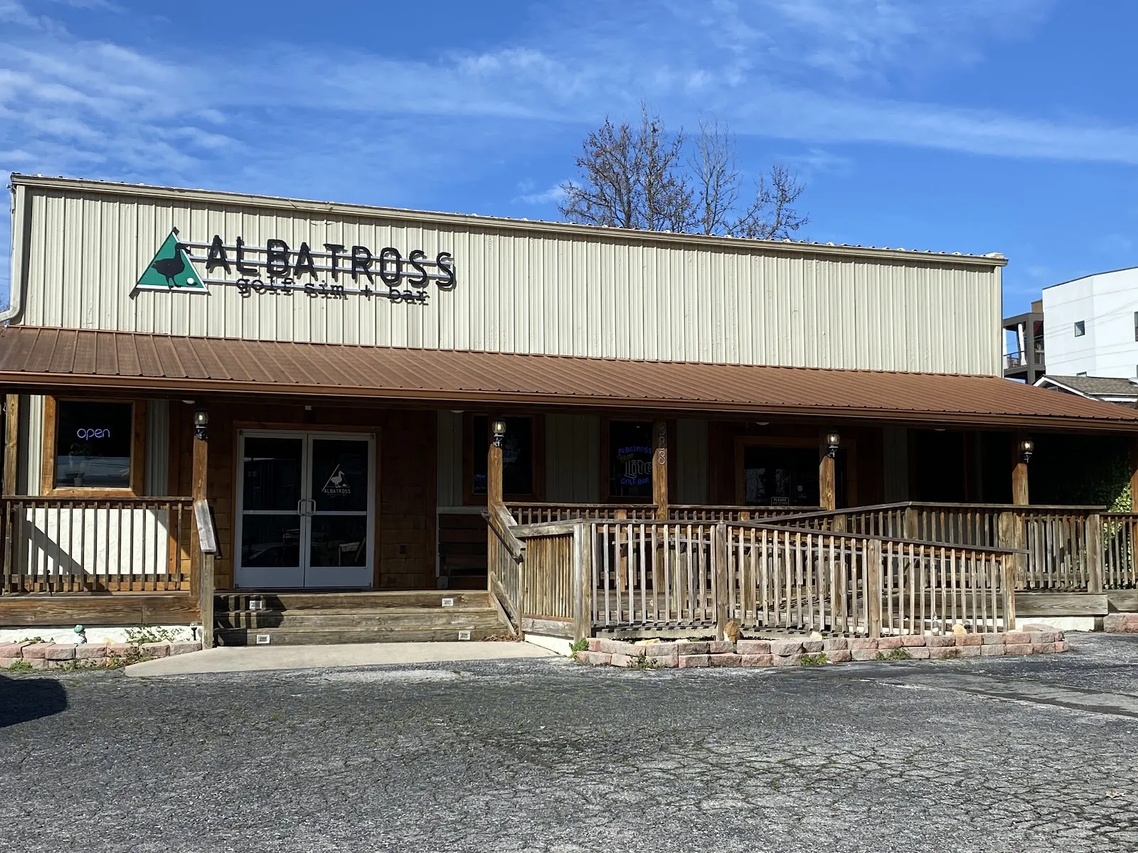 Albatross Golf Sim & Bar logo