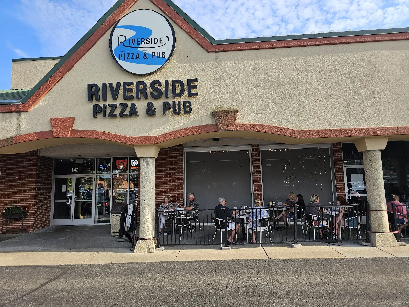 Riverside Pizza & Pub - Batavia - Image 4