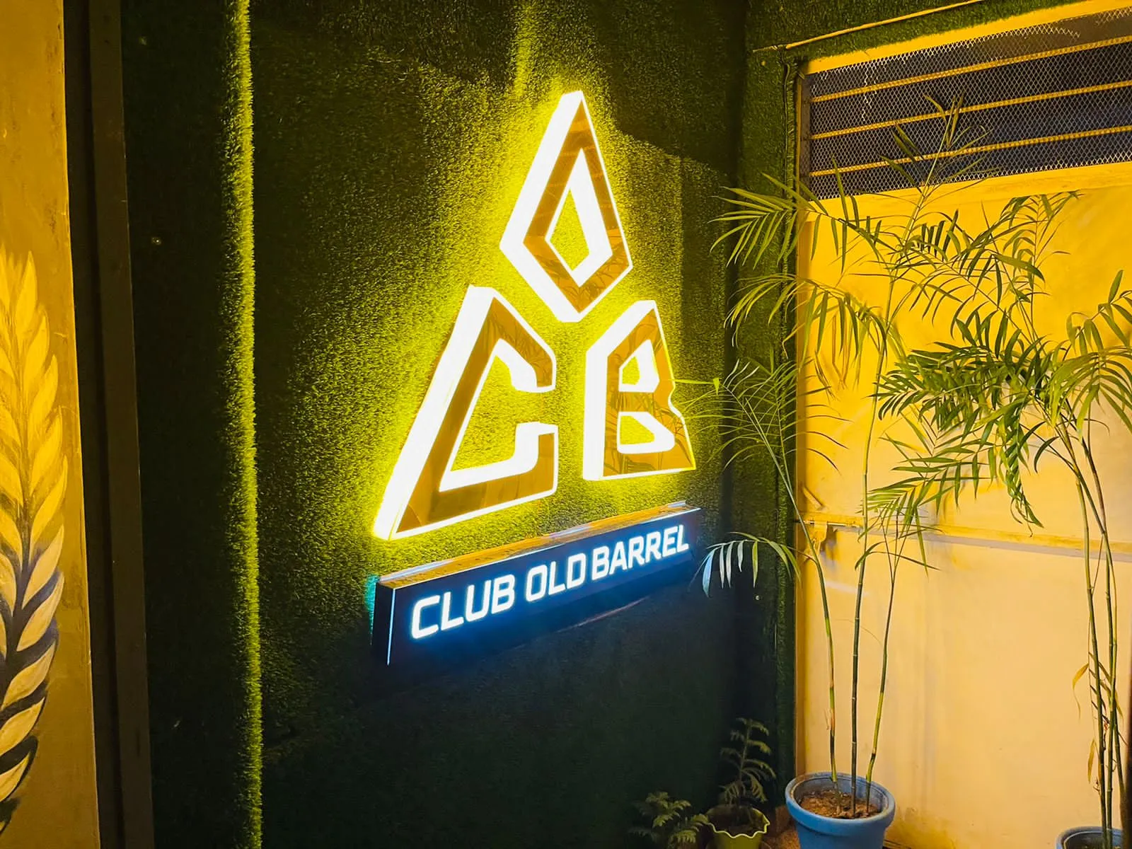 Club Old Barrel - MRP Bar , Family Restaurant Sports Bar Brewery - Image 4