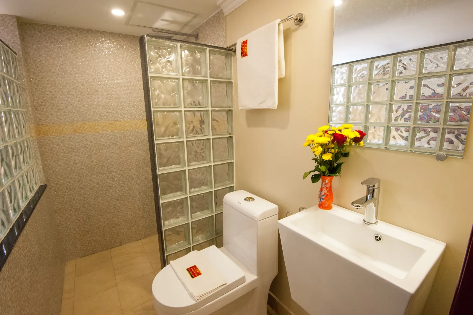 Bar Oz Riverside Guesthouse - Image 3