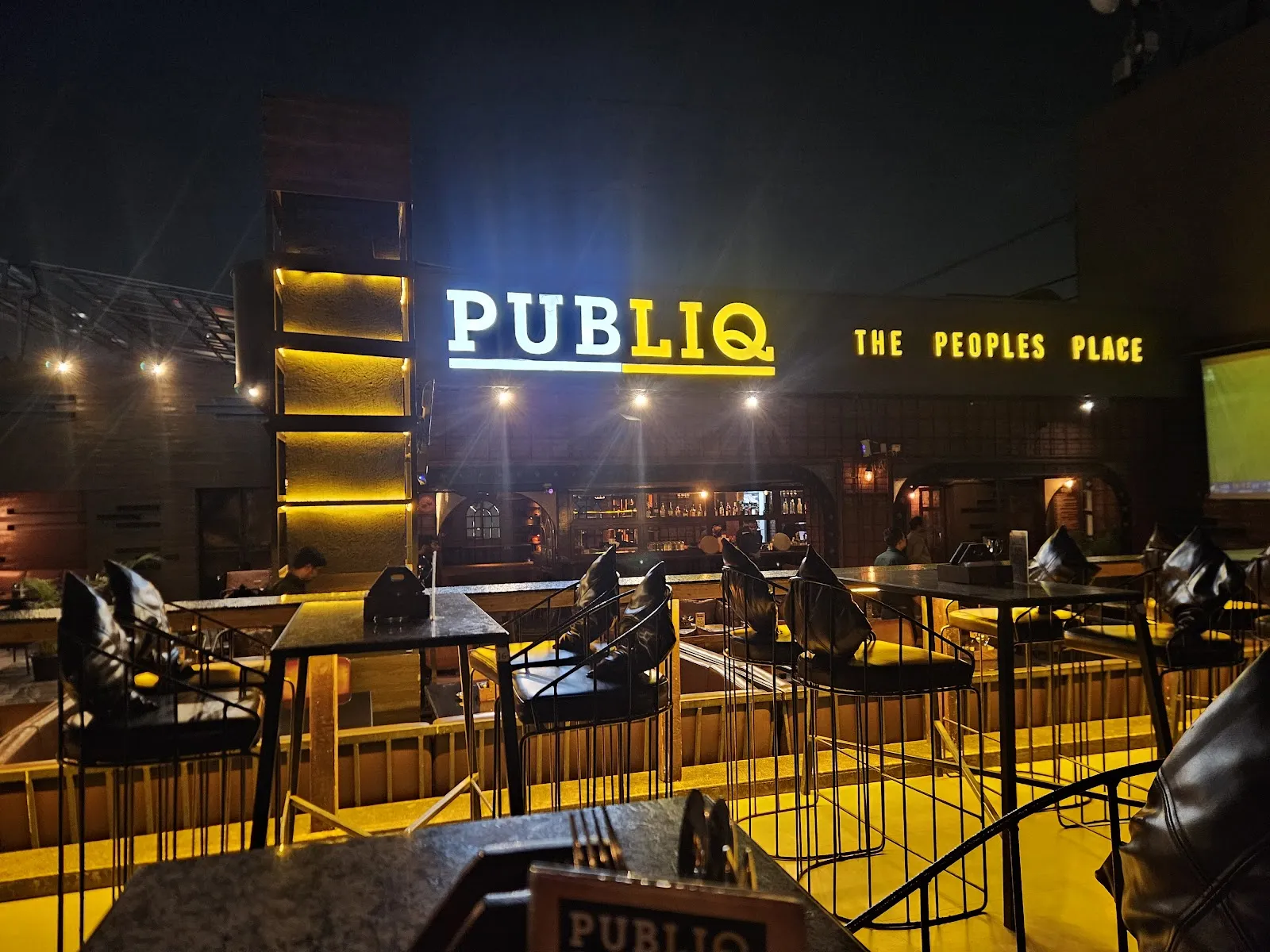 Public Bar - Image 3