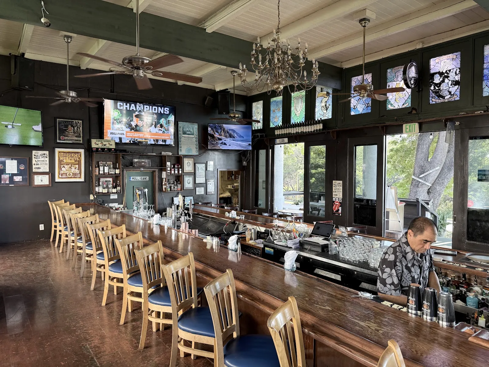 Mulligan's on the Blue - Image 2