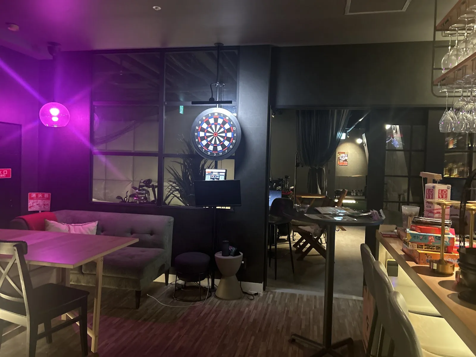 THE aX golf & cafe bar logo
