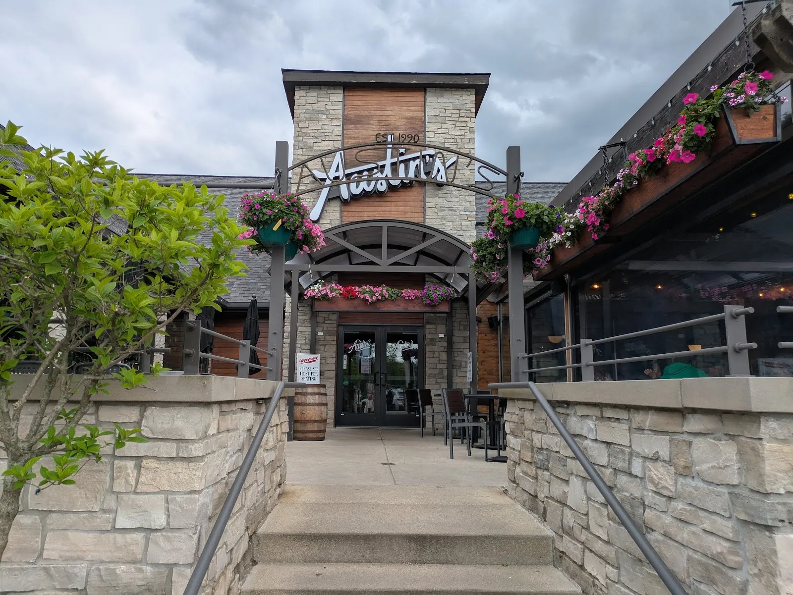 Austin's - Image 3