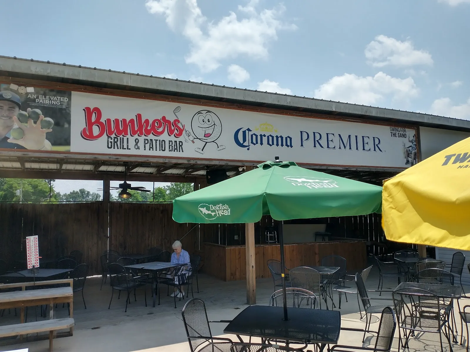 Bunkers Grill and Patio Bar - Image 3