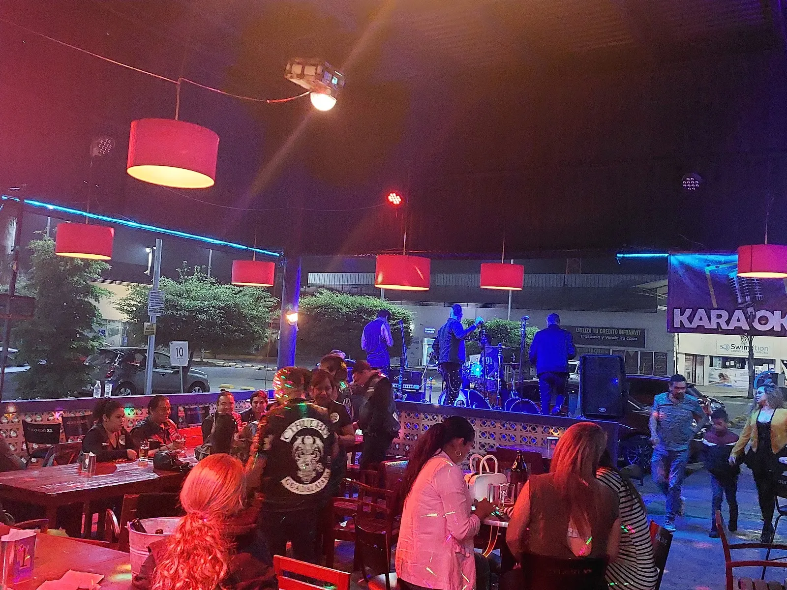 Hooligans Sport Bar - Image 3