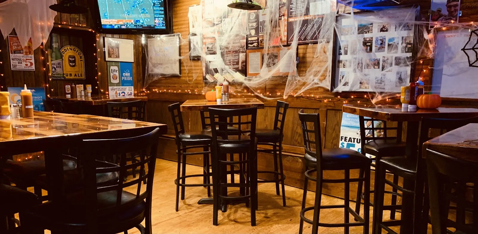 Tommy's Detroit Bar logo