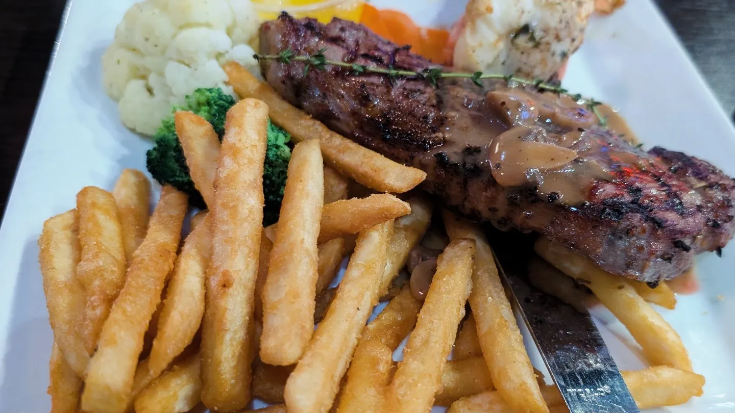 CLOUD NINE BAR &GRILL - Image 3