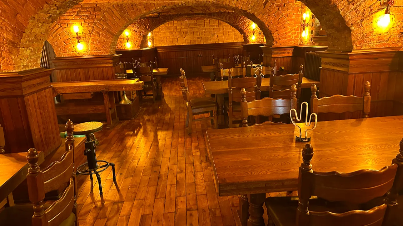 Barnies Pub - Image 3
