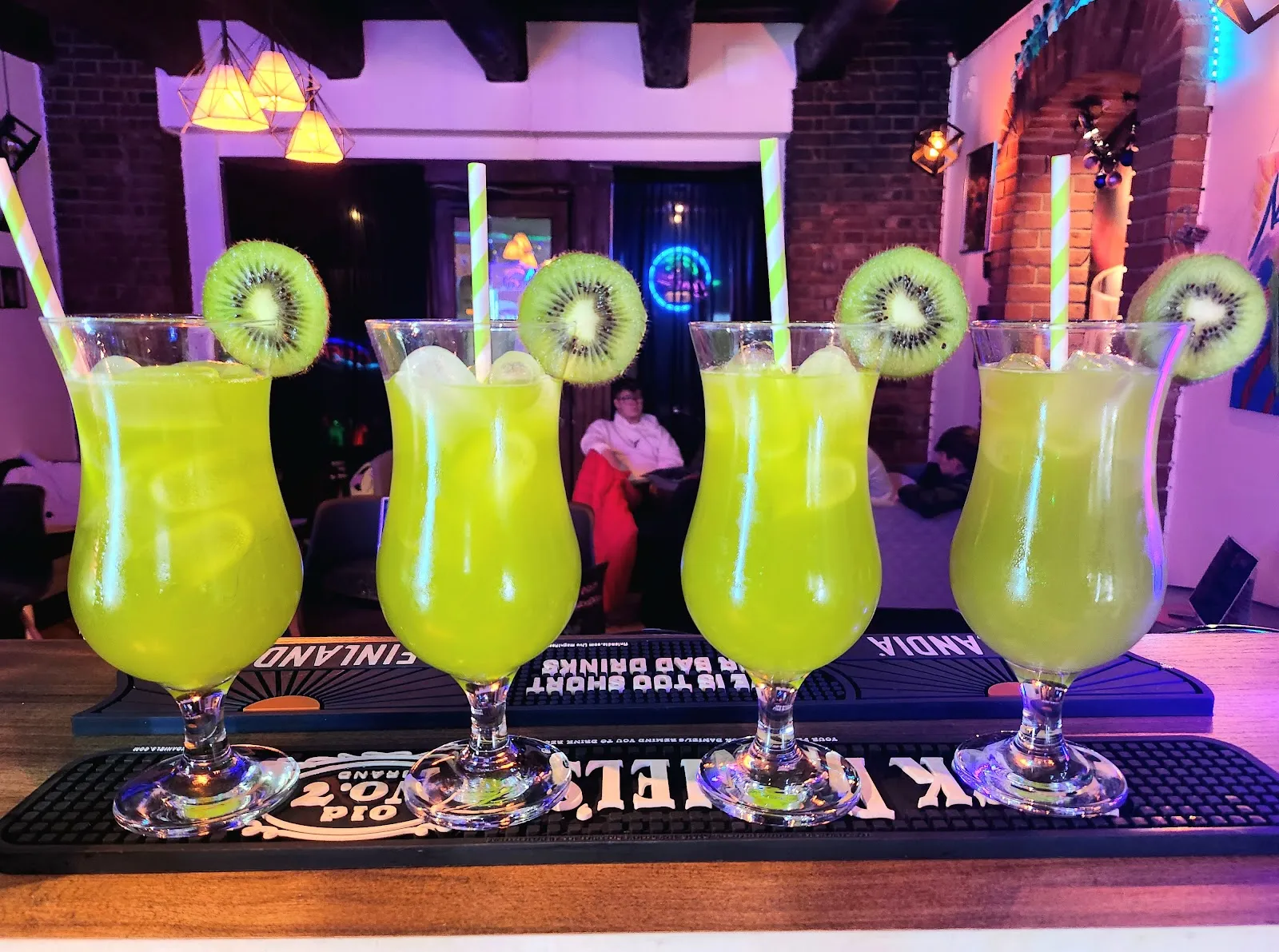 Neon & Drink Pub - Image 2