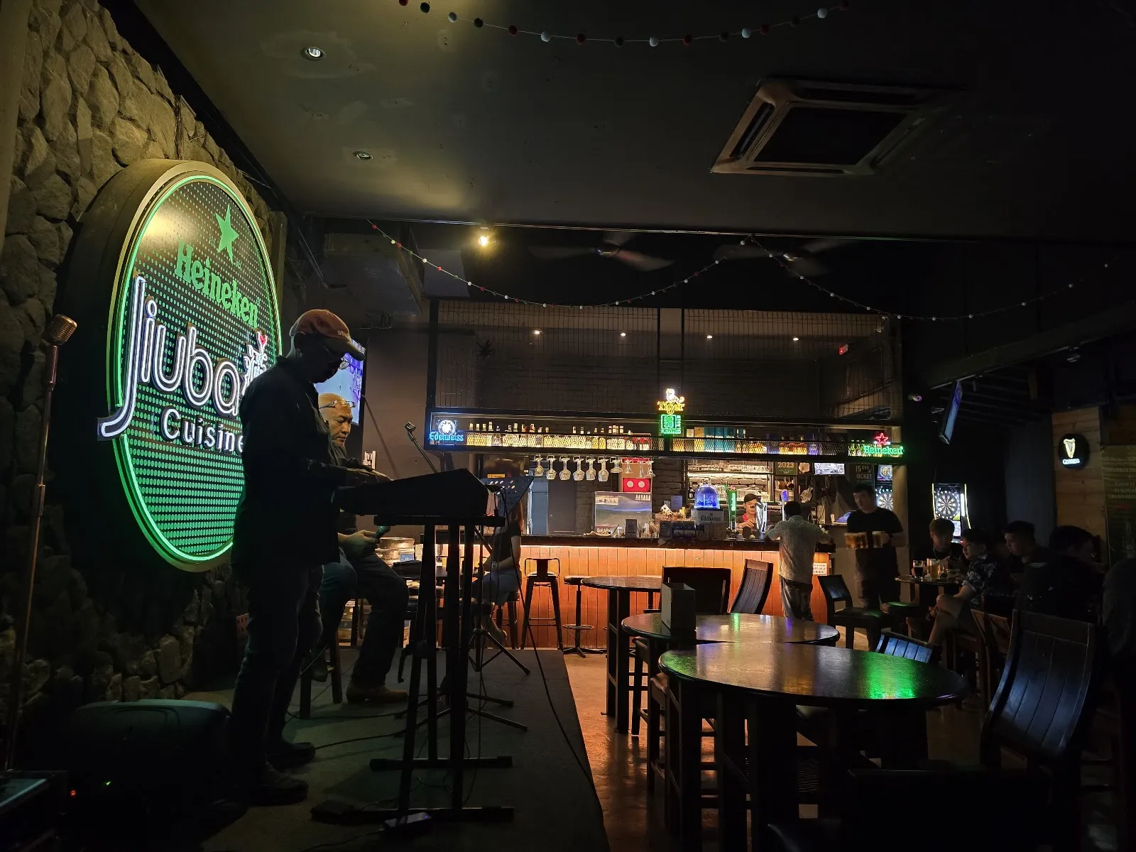 Q Mango Pub - Image 3