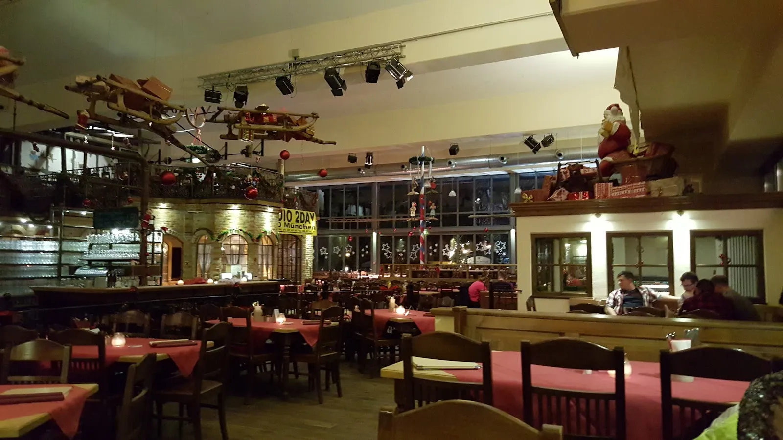 Sportsbar B7 Lounge - Image 2