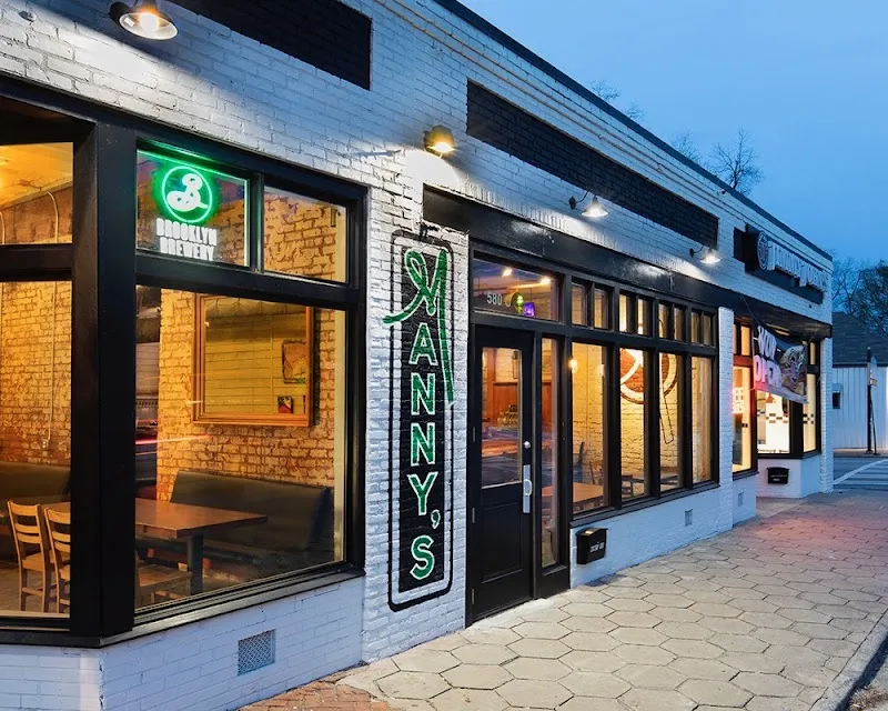 Manny's Grant Park logo