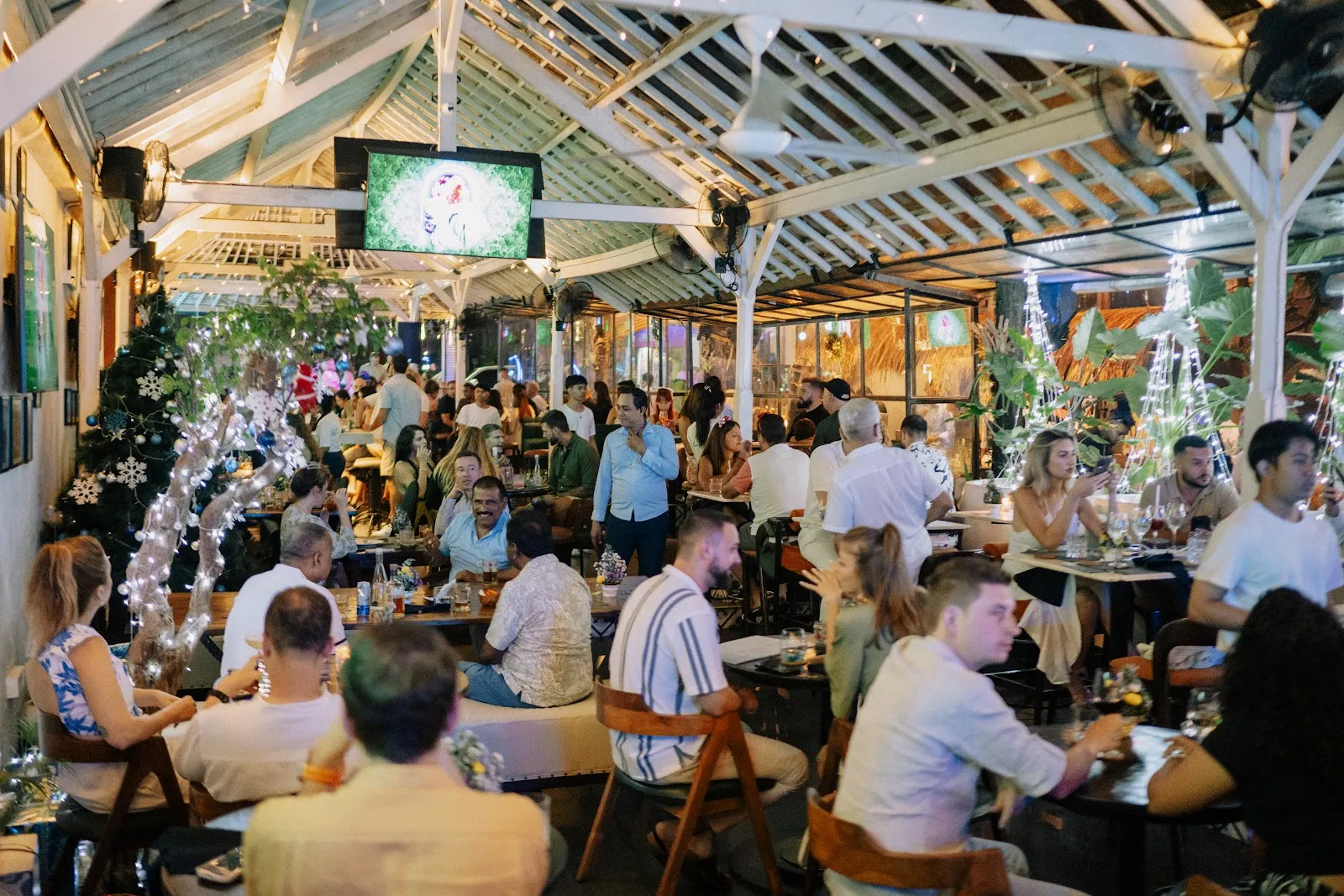 The Blue Door Bar, Club & Grill - Image 4