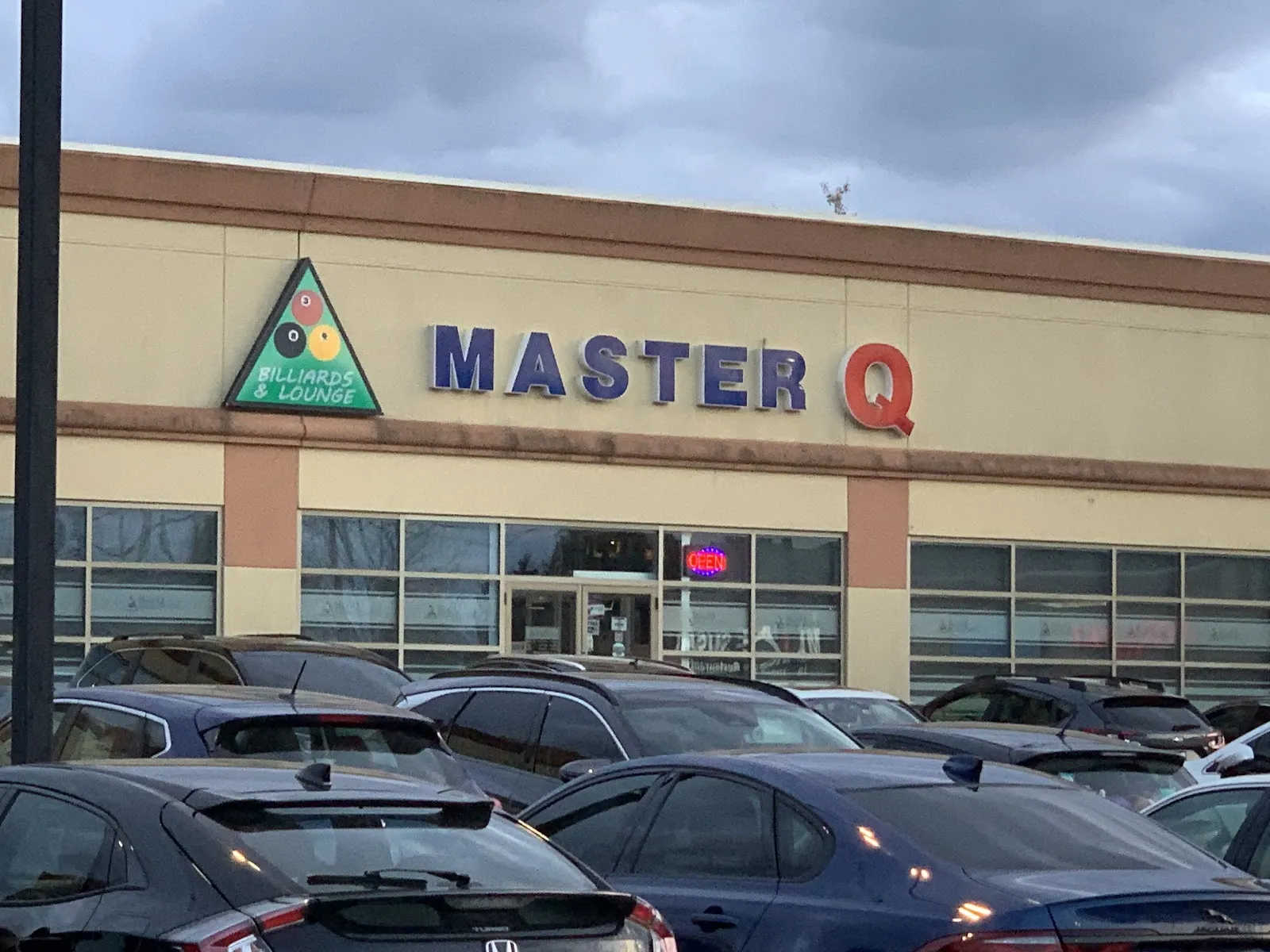 Master Q Snooker, Billiards & Lounge logo