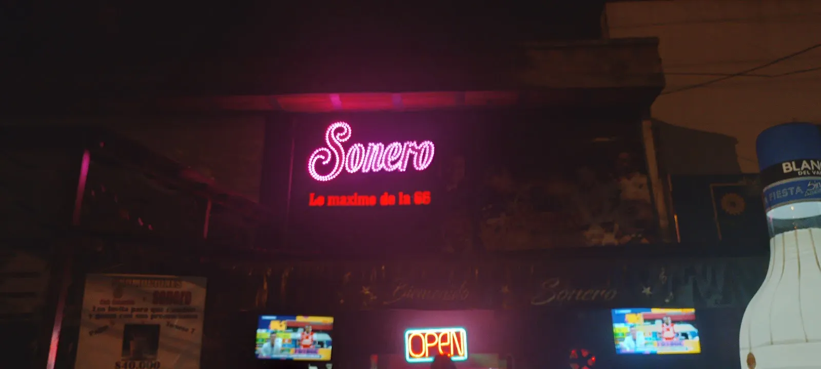 la esquina sport bar cali - Image 3