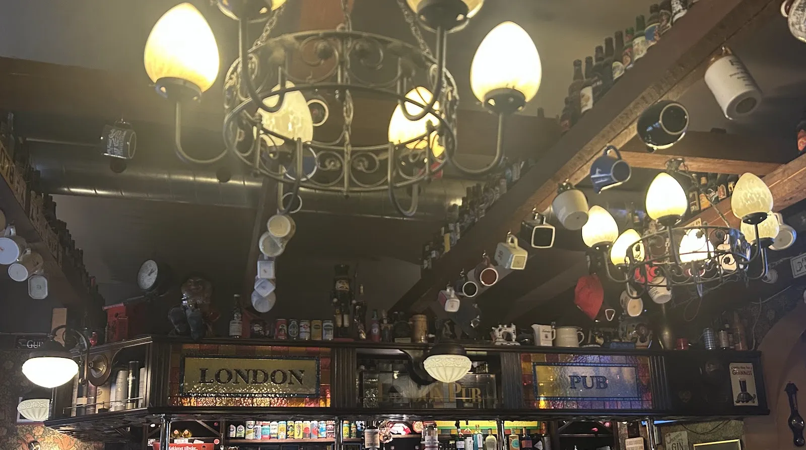 London Pub - Image 4