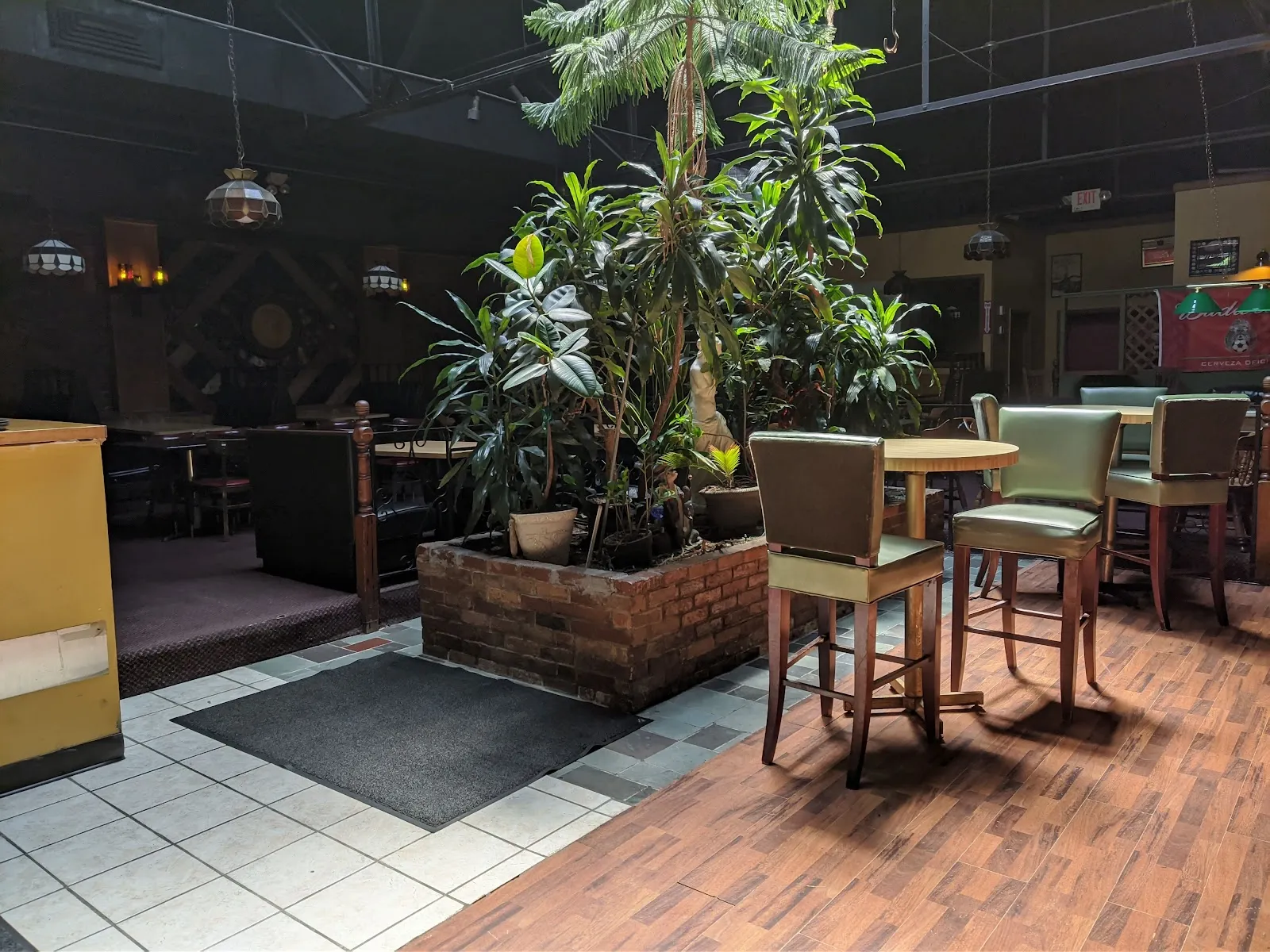 Corinthian Restaurant - Image 3