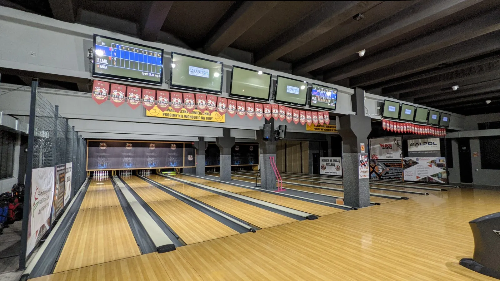 Retro Bowling Club - Image 4