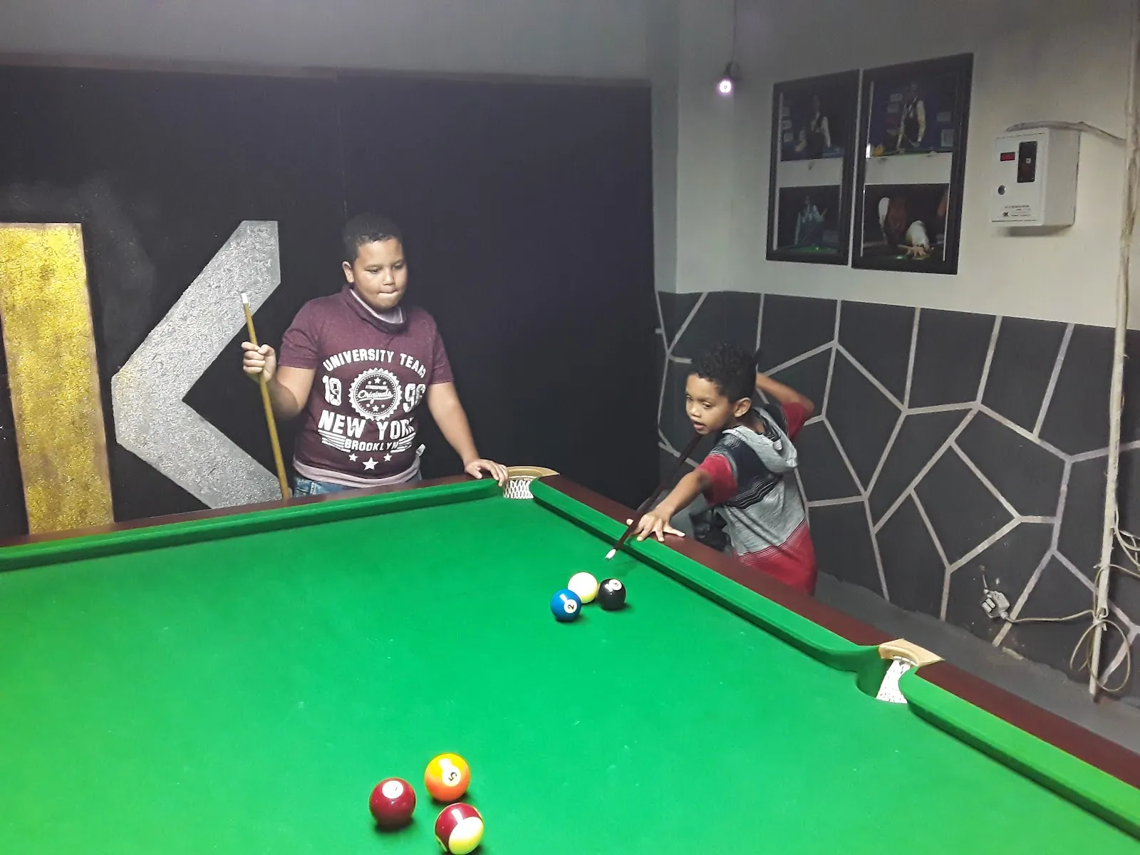 KINGS POOL LOUNGE - Image 2