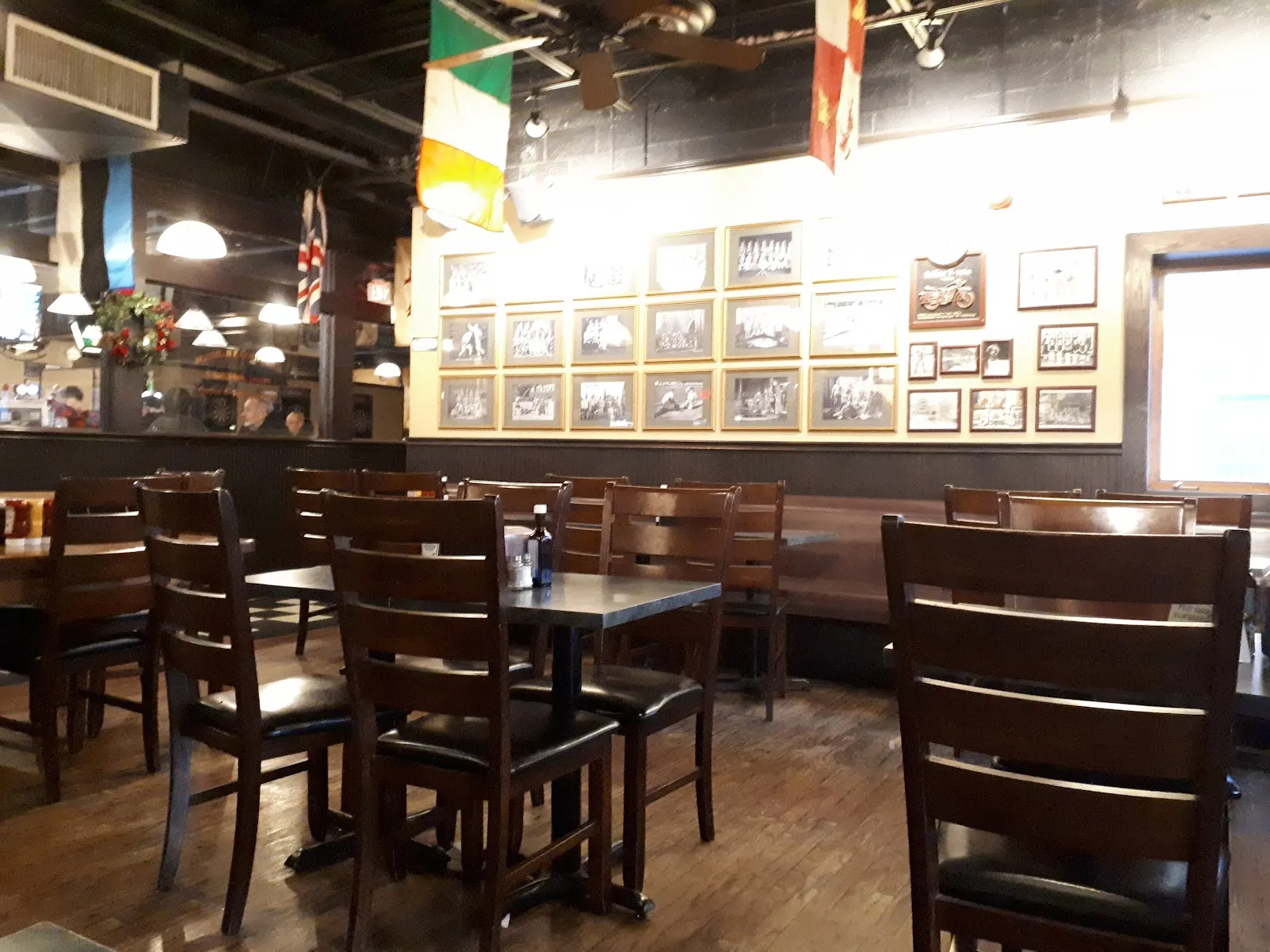 Lion's Head Tavern logo
