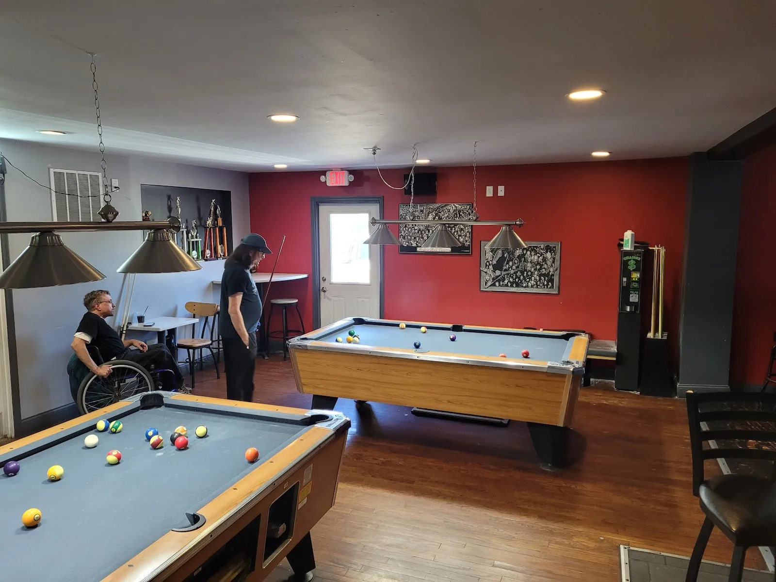 Legends Bar and Grill - Image 2