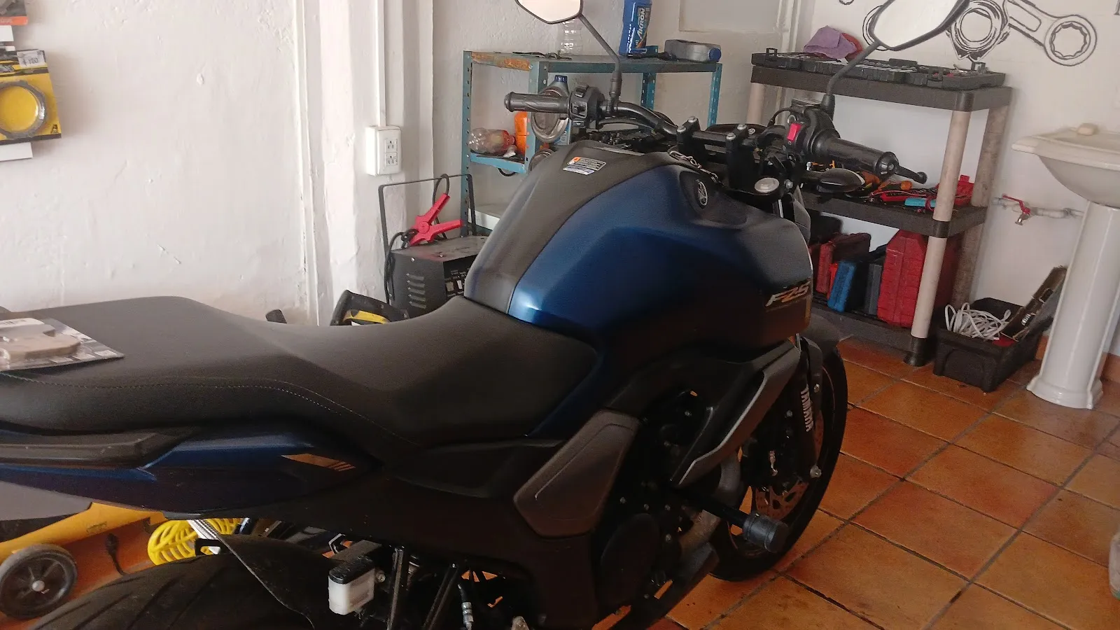 RC MotoGarage - Image 2