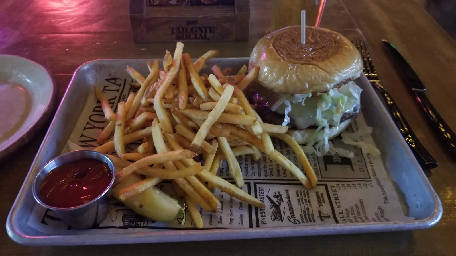 Tailgate Social Sports Bar & Grill - Image 3