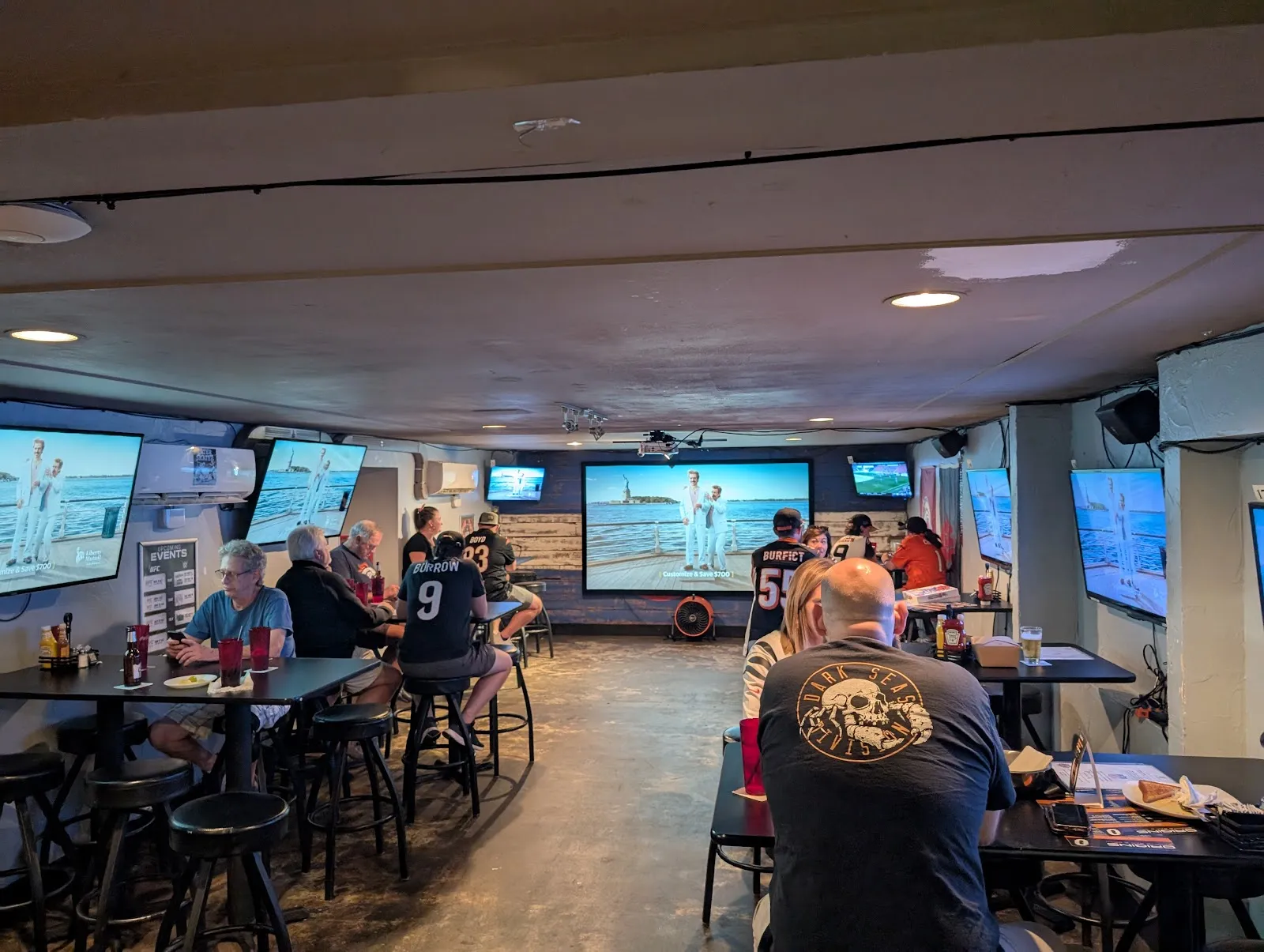 The Sportsbook Bar and Grill Wash Park - Image 3