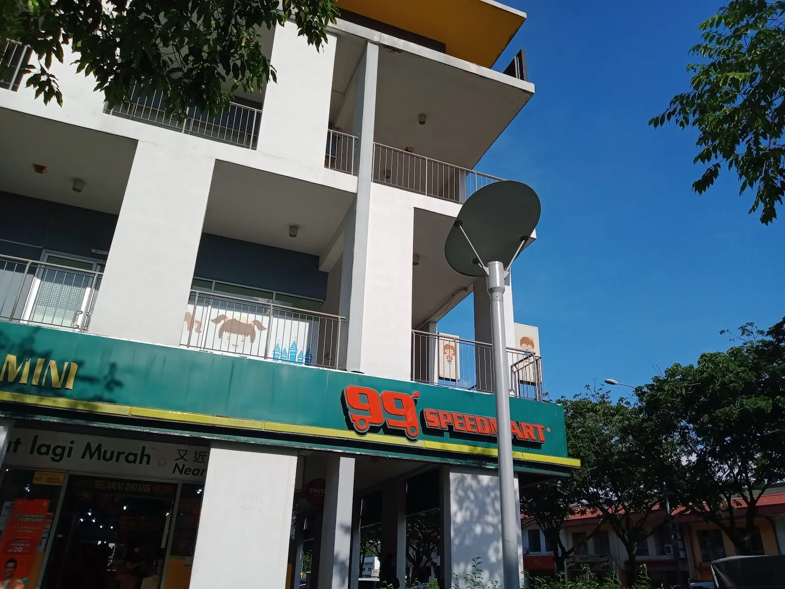 LAYAN Bossku Bar & Cafe - Image 2