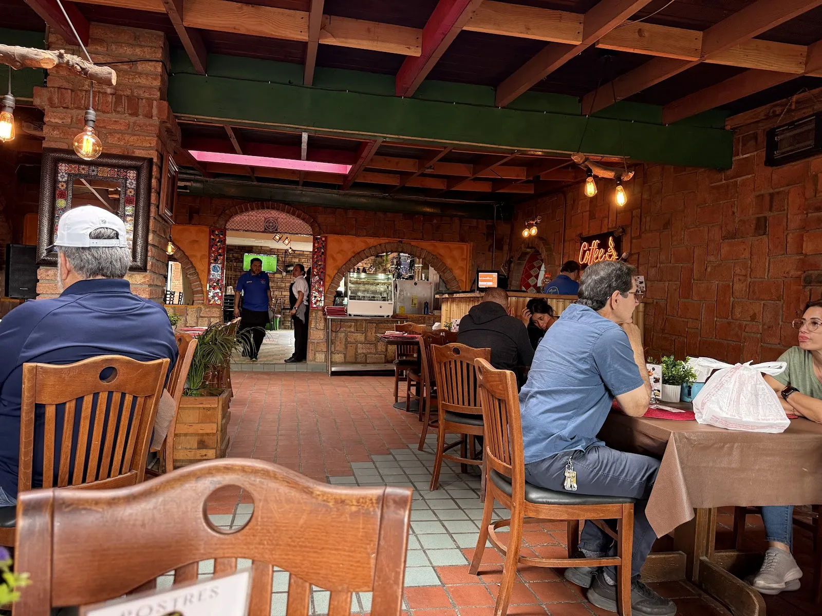 El Pescador Restaurant - Image 3